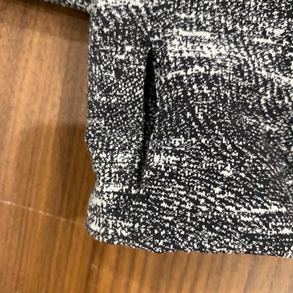 Lululemon Jacket in like new condition - Picture 6 of 6